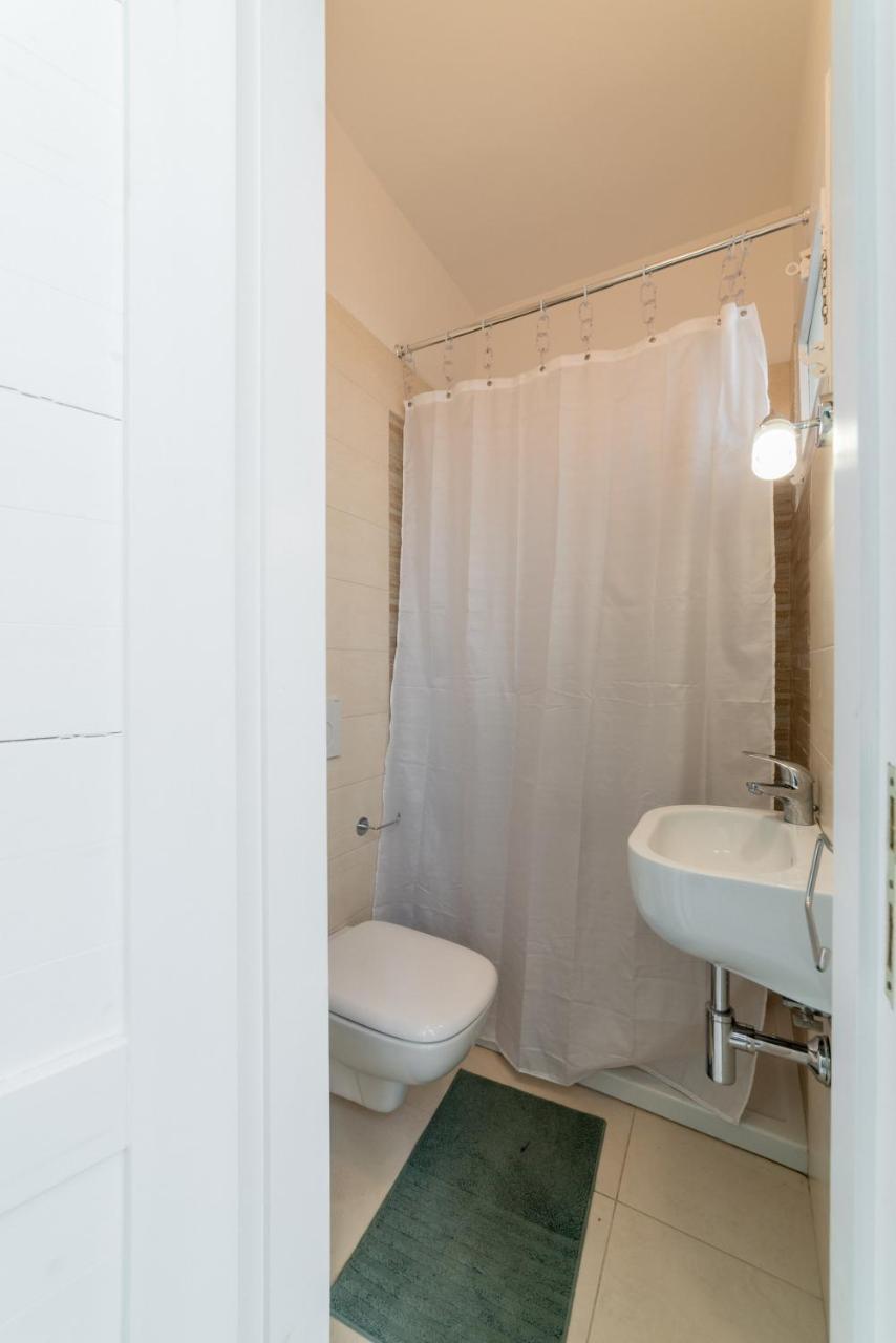 Macchia Mediterranea Guest House Bari Bagian luar foto